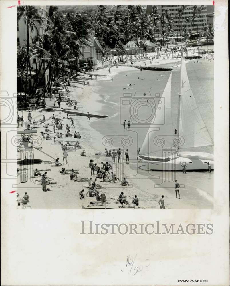 1968 Press Photo View along the coast of Waikiki Beach, Hawaii - hpa71976- Historic Images