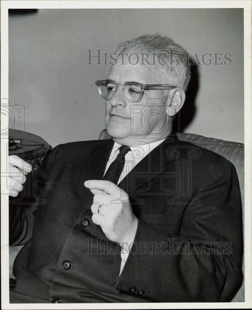 1964 Press Photo Dr. Homer Jack of nuclear policy committee makes a point.- Historic Images