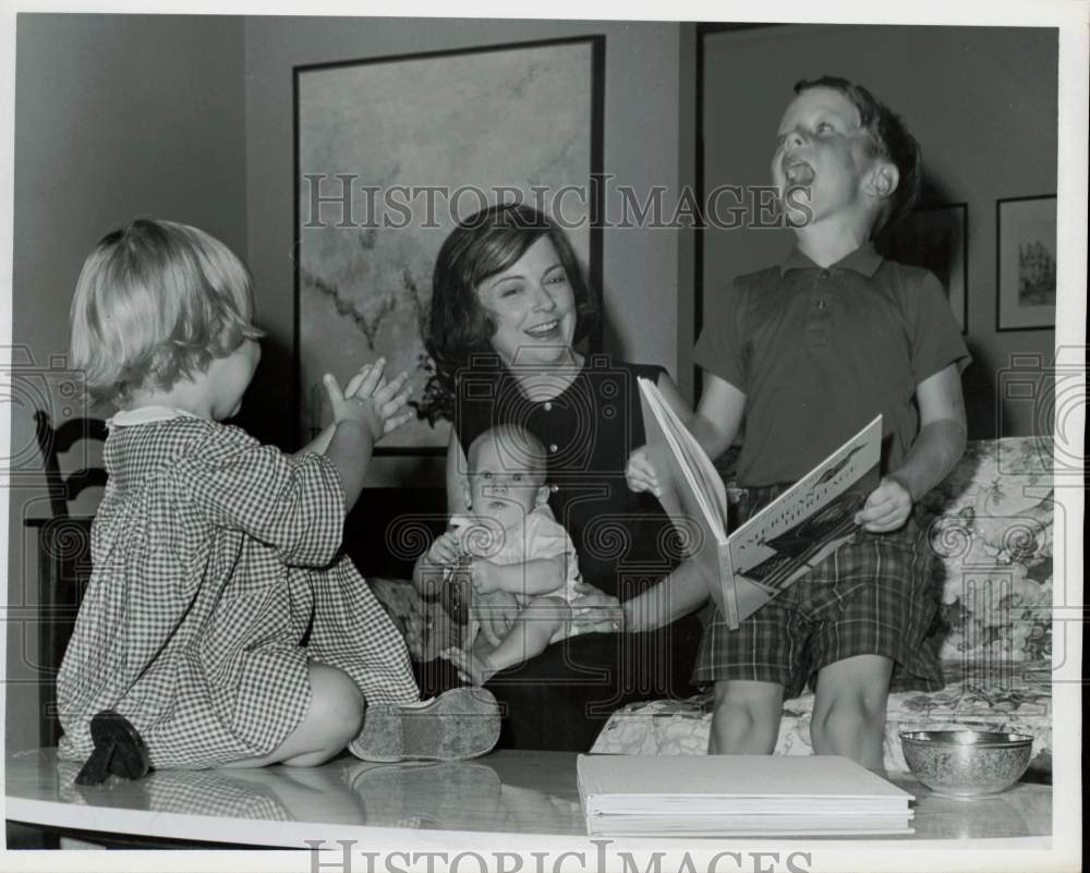 1965 Press Photo Mrs. Bill Moyers and family of Johnson&#39;s Press Secretary- Historic Images