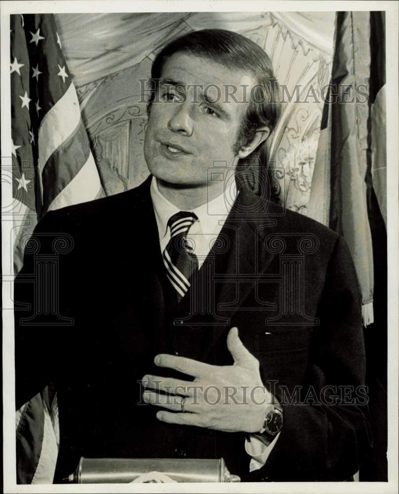 1970 Press Photo Congressman Don Riegel gestures - hpa72328- Historic Images