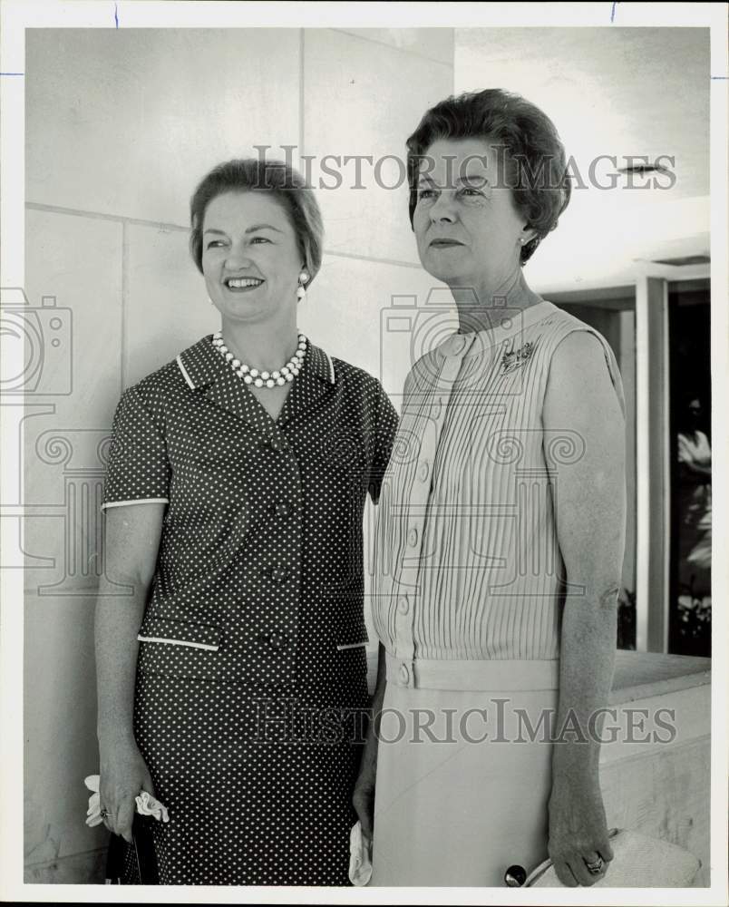 1962 Press Photo Mrs. Ben Withers and Dr. Cawthorne at physicians event, Houston- Historic Images