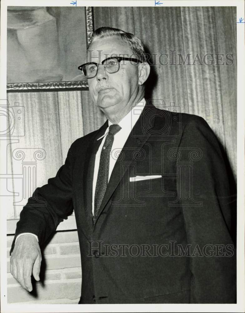 1964 Press Photo Cliff Whitehill, candidate for mayor of Piney Point.- Historic Images