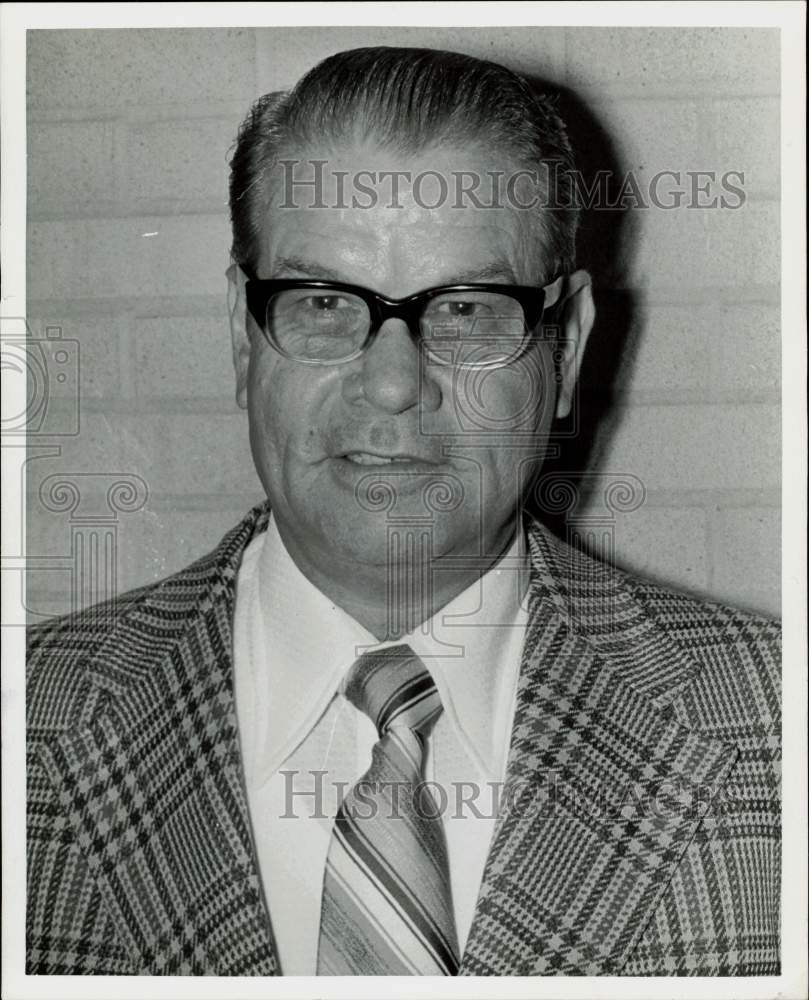 1973 Press Photo Pitre Jennings, City Secretary for Pasadena. - hpa72592- Historic Images