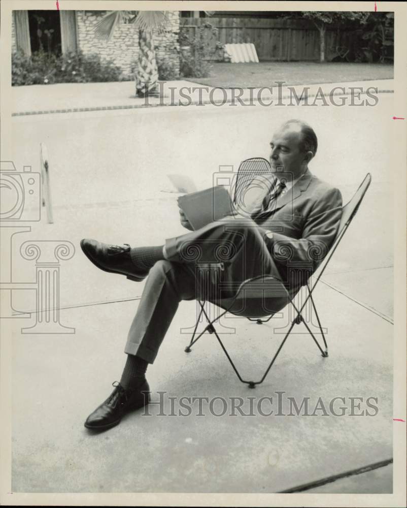 1965 Press Photo Dr. Gilbert Holloway, teacher, writer and counselor - hpa72632- Historic Images