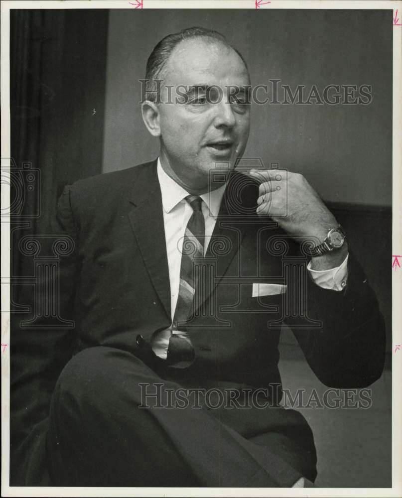 1968 Press Photo Dr. Gilbert Holloway speaks to the super conscious mind- Historic Images