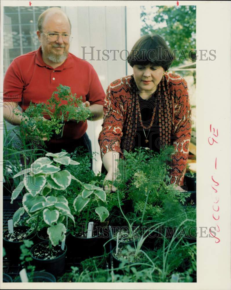 1994 Press Photo Lucia and Michael Bettler at Lucia&#39;s Garden shop, TX- Historic Images