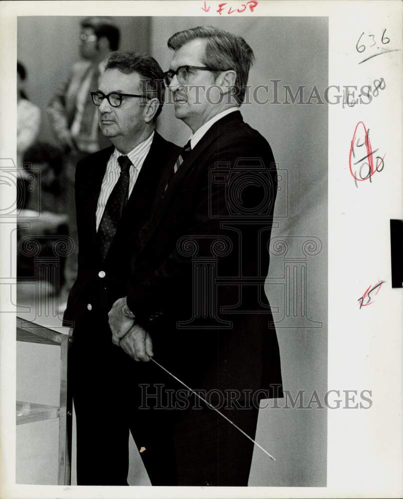 1974 Press Photo George Nichols and Grady Fullerton, Harris County Auditor- Historic Images