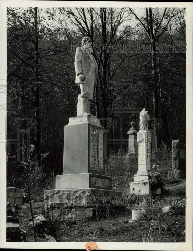 1965 Press Photo William &quot;Devil Anse&quot; Hatfield statue in Logan County cemetery.- Historic Images