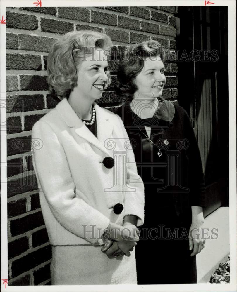 1966 Press Photo Mmes. Jackson Hinds and Robert McDonald, Houston Forum officers- Historic Images