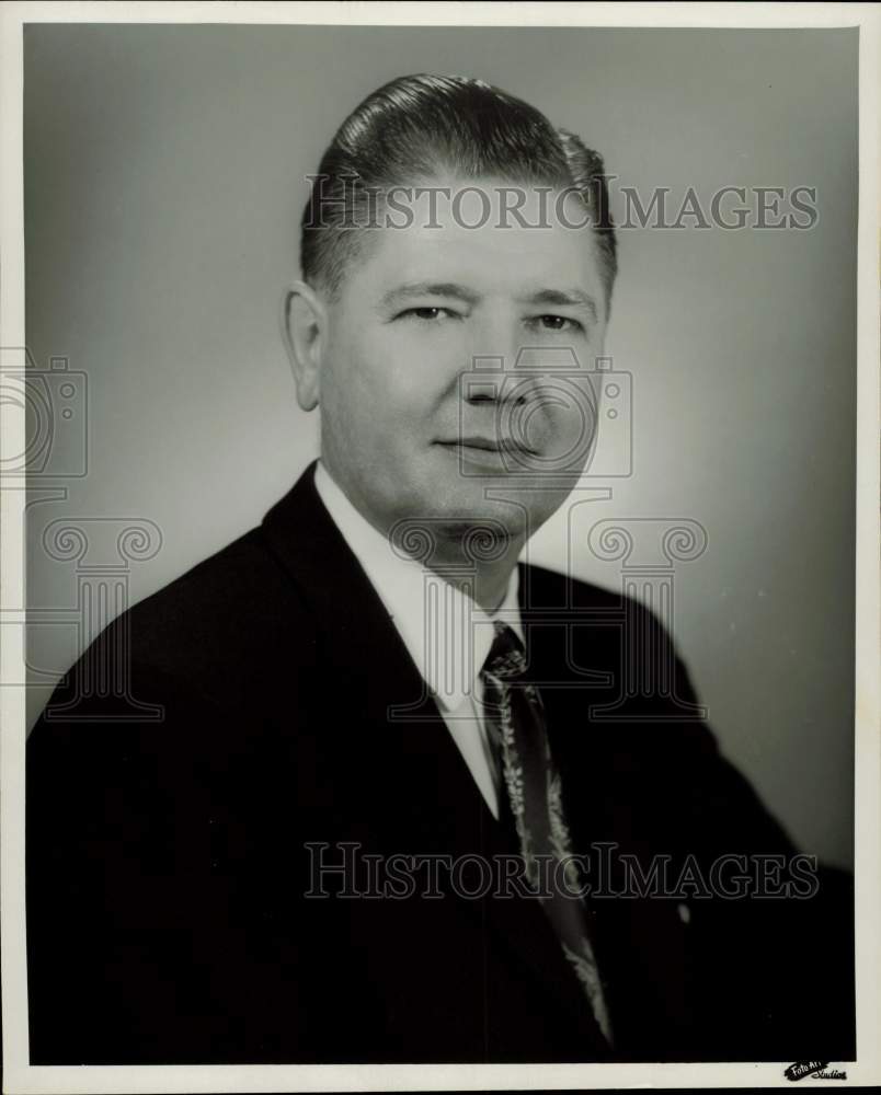 1957 Press Photo H.B. Leeton of Western Gulf Oil Company of Houston - hpa73036- Historic Images