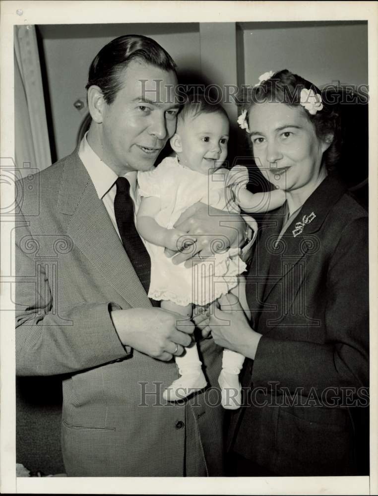 1955 Press Photo Former Princess Cecelio and family sail from New York.- Historic Images