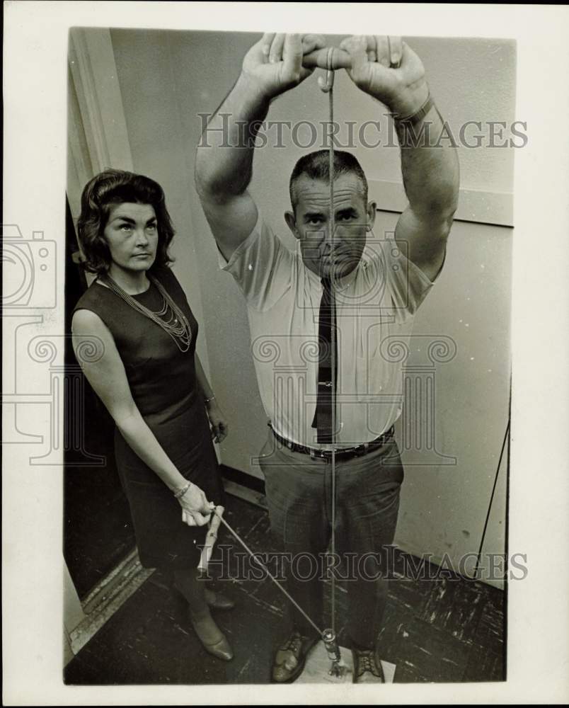 1966 Press Photo Mr. and Mrs. Dean Miller show exercise routine - hpa73262- Historic Images