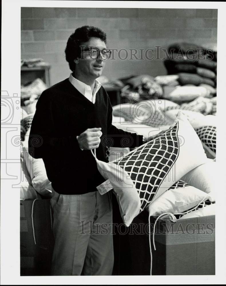 1982 Press Photo Jay Mesinger of Mesinger Corporation. - hpa73270- Historic Images