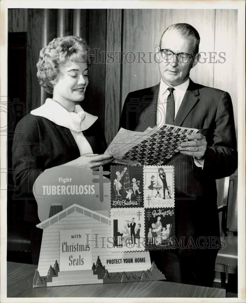 1961 Press Photo Philip Hoffman receives seal from Toni Rae Mensing in Houston.- Historic Images