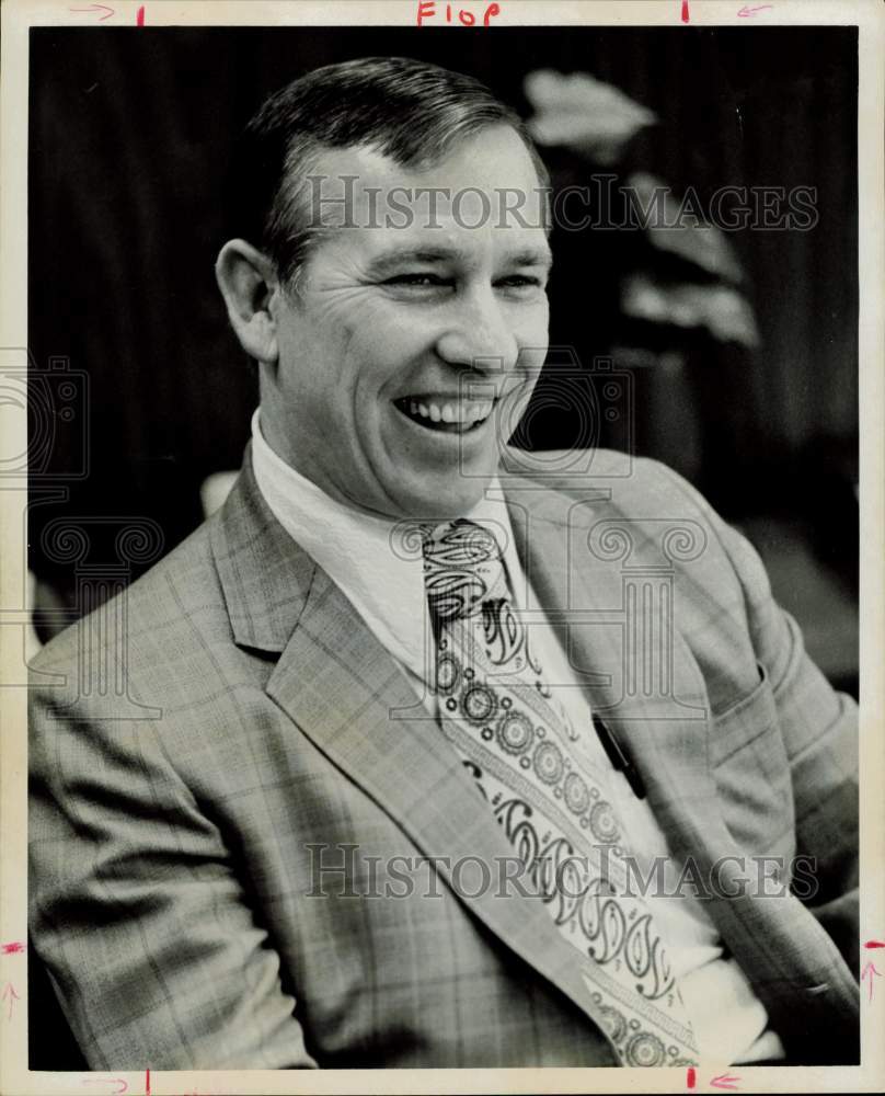 1974 Press Photo Linus Wright, acting Superintendent of Houston ISD. - hpa73377- Historic Images