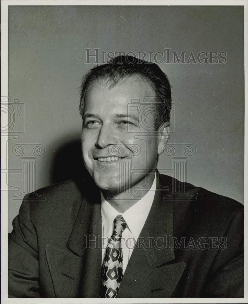 1956 Press Photo James Lyons, Memorial Hospital assistant administrator.- Historic Images