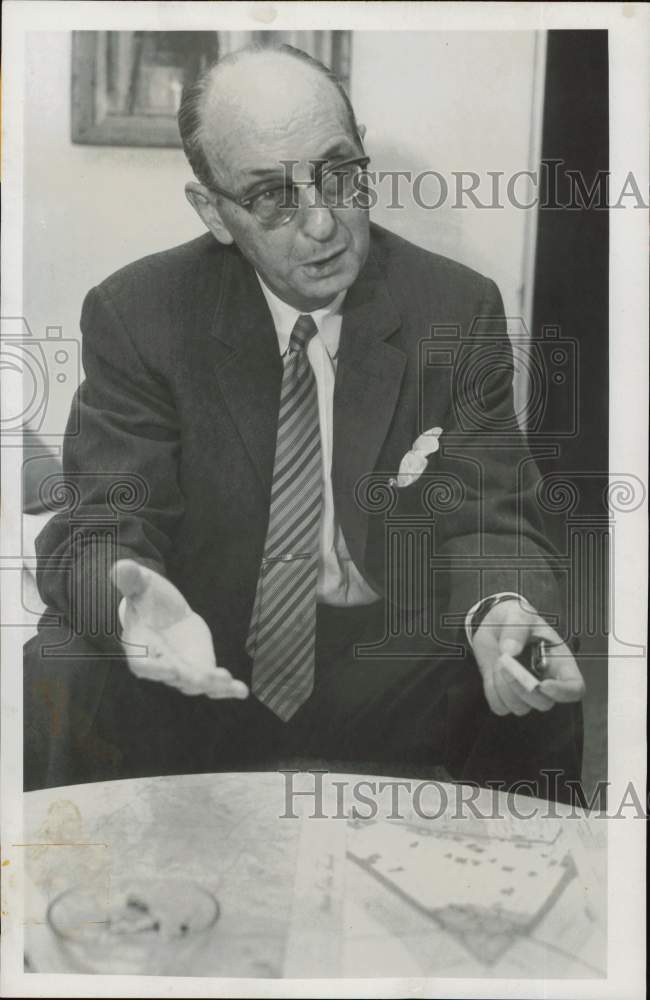 1957 Press Photo Park H. Martin, executive director of Allegheny Conference.- Historic Images