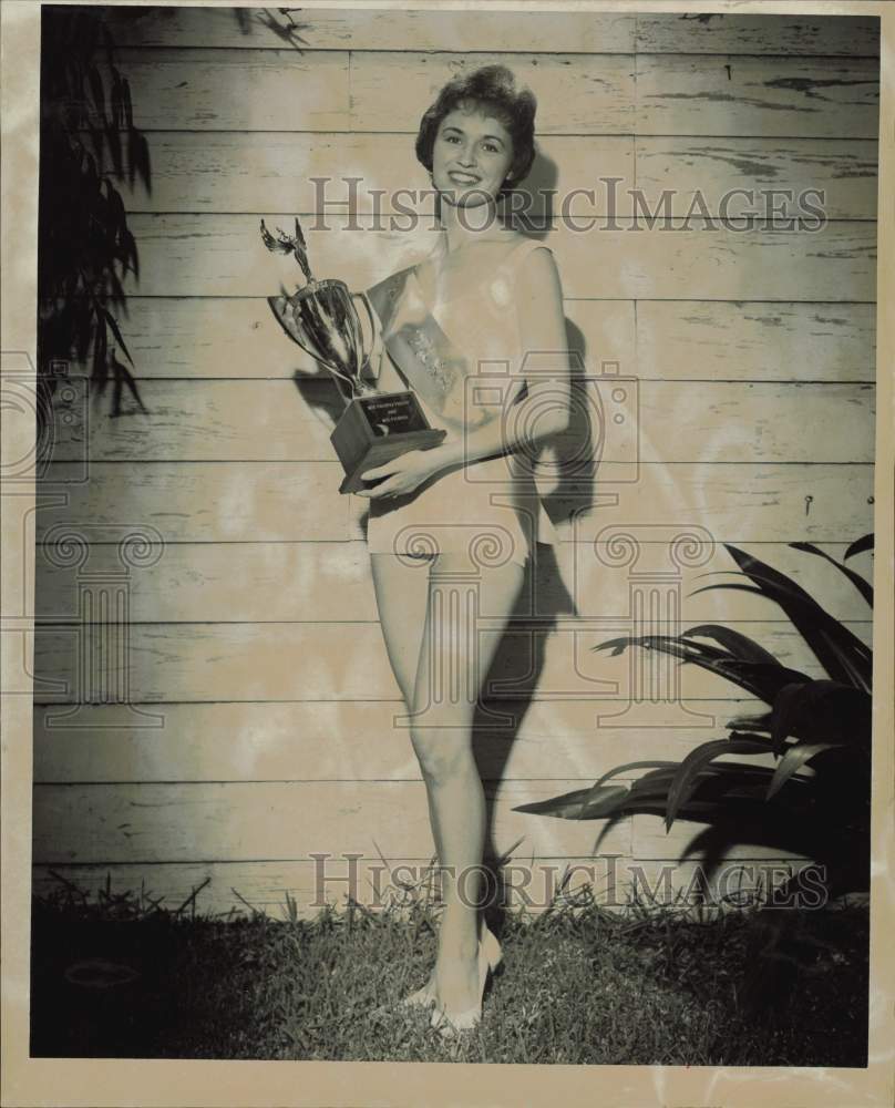 1960 Press Photo Becky Nance, winner of Miss Pasadena beauty pageant.- Historic Images