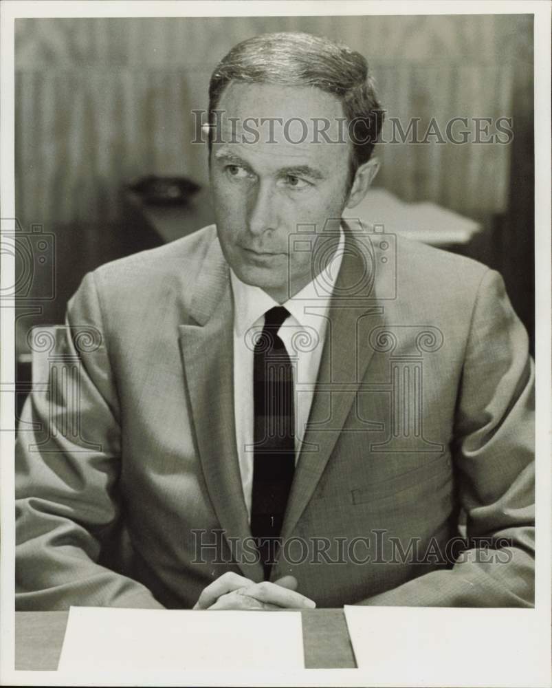 1969 Press Photo Douglas MacLean, University of Houston's staff services officer- Historic Images