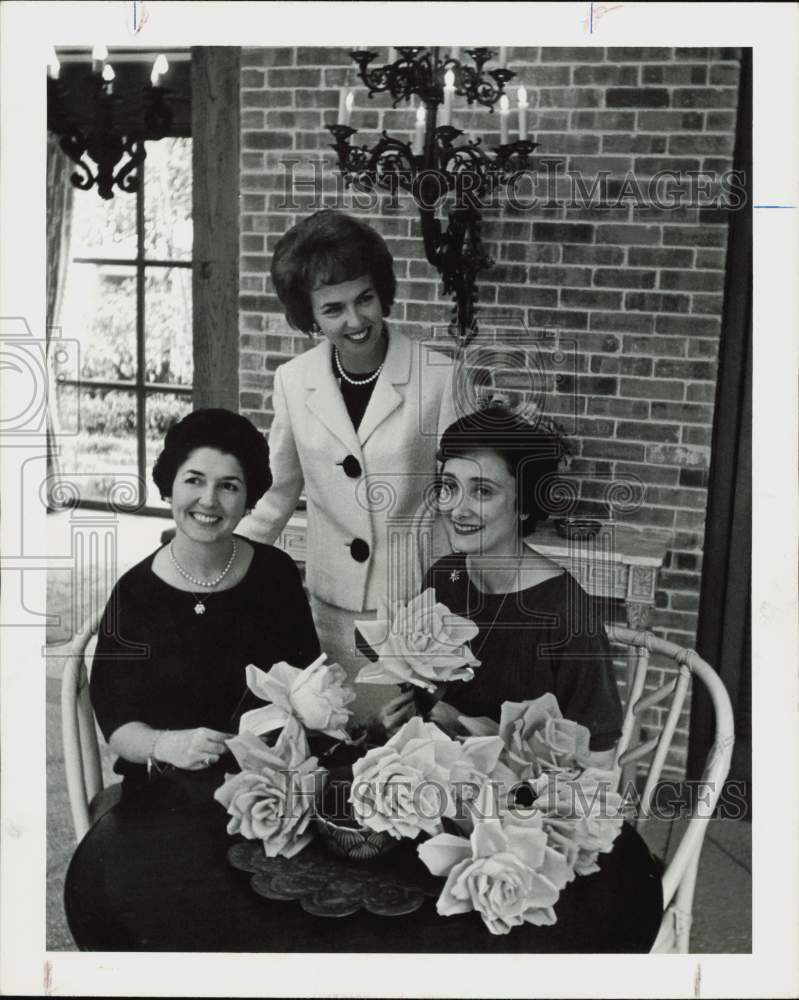 1965 Press Photo Mrs. J.E. Melton with other Delta Delta Delta Sorority members.- Historic Images