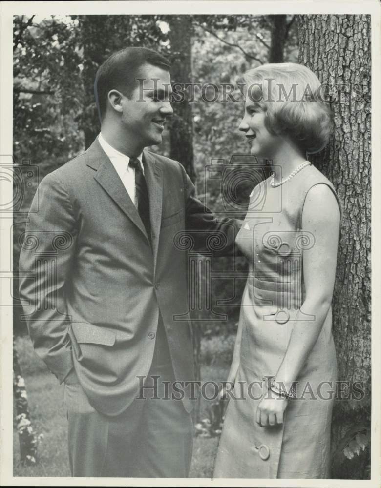 1962 Press Photo Elizabeth Asche and Andrew McCullough to marry July 14.- Historic Images