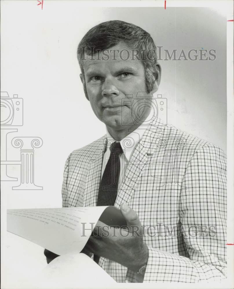 1970 Press Photo David Nagle, Houston attorney holds report. - hpa73790- Historic Images