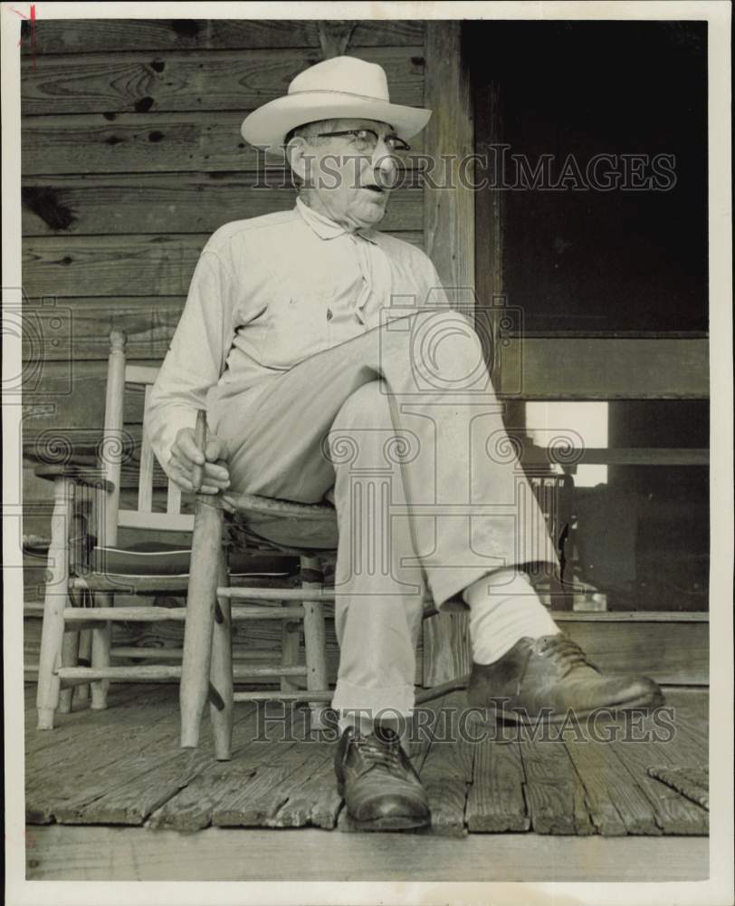 1966 Press Photo Moses S. Morris sits on his porch near Milam. - hpa73822- Historic Images