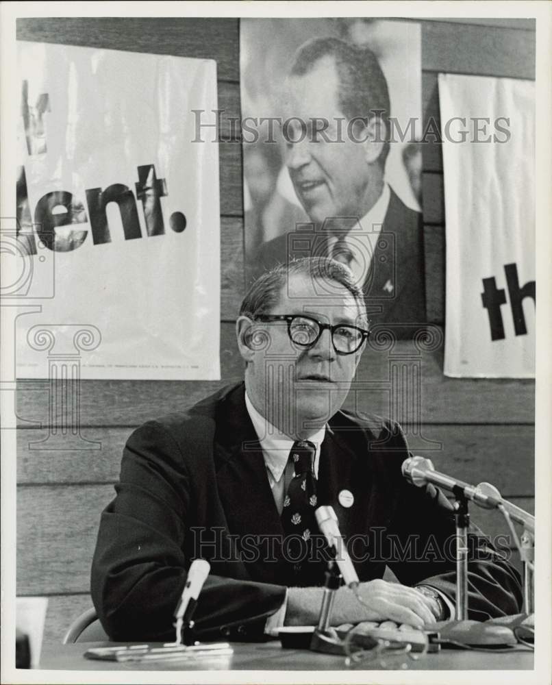 1972 Press Photo Clark MacGregor, head of President Nixon re-election campaign.- Historic Images