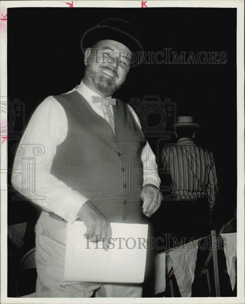 1972 Press Photo Mayor H.G. Moore of Richmond smiling. - hpa73935- Historic Images