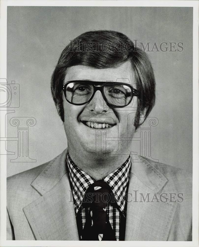 1974 Press Photo Robert Lowe, Budget Analyst for Harris County - hpa73981- Historic Images