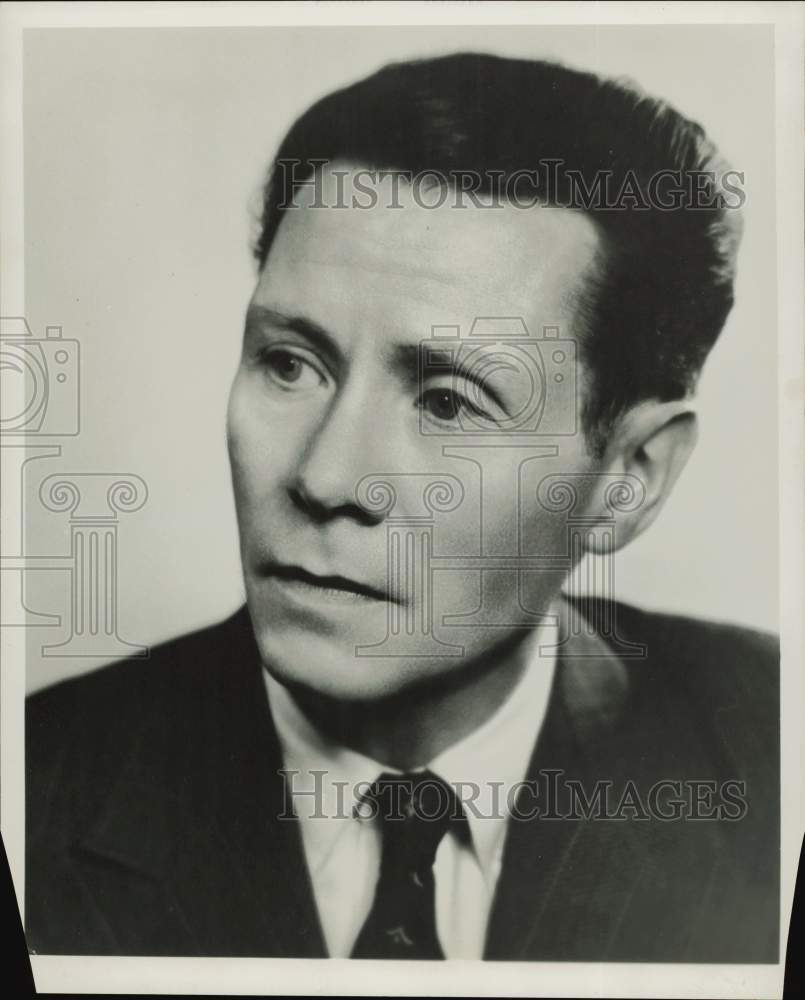 1949 Press Photo Eugene MacCown, artist and author of "The Siege of Innocence."- Historic Images