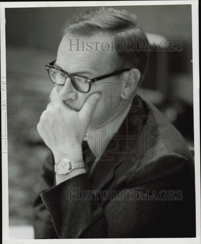 1971 Press Photo Richard Peterson of the National Transportation Safety Board.- Historic Images
