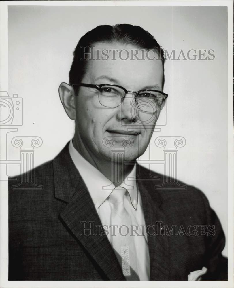 1961 Press Photo Jay R. McLure, Humble Oil and Refining operations analyst.- Historic Images