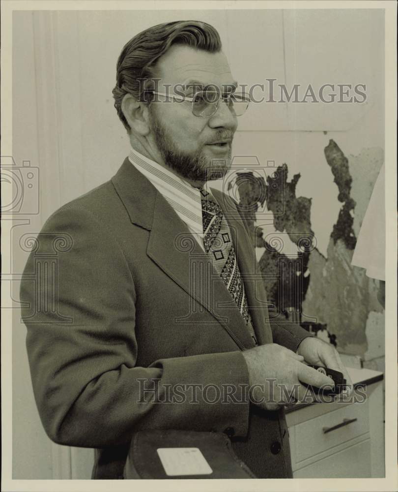 1972 Press Photo Belton Mouras, Animal Protection Institute President- Historic Images