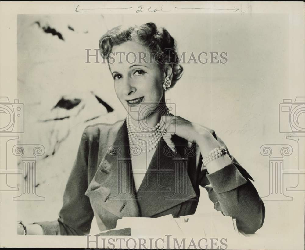 Press Photo Designer Sophie, privately Mrs. Adam Gimbel. - hpa74332- Historic Images