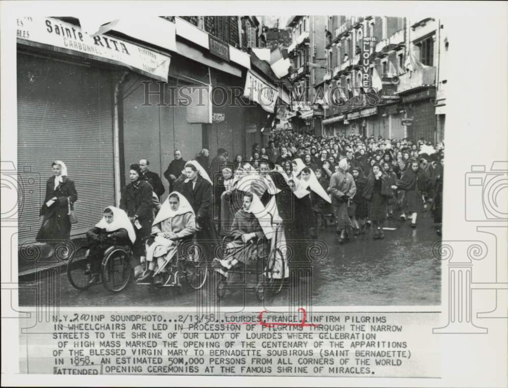 1958 Press Photo Infirm pilgrims wheeled to France&#39;s Lady of Lourdes celebration- Historic Images