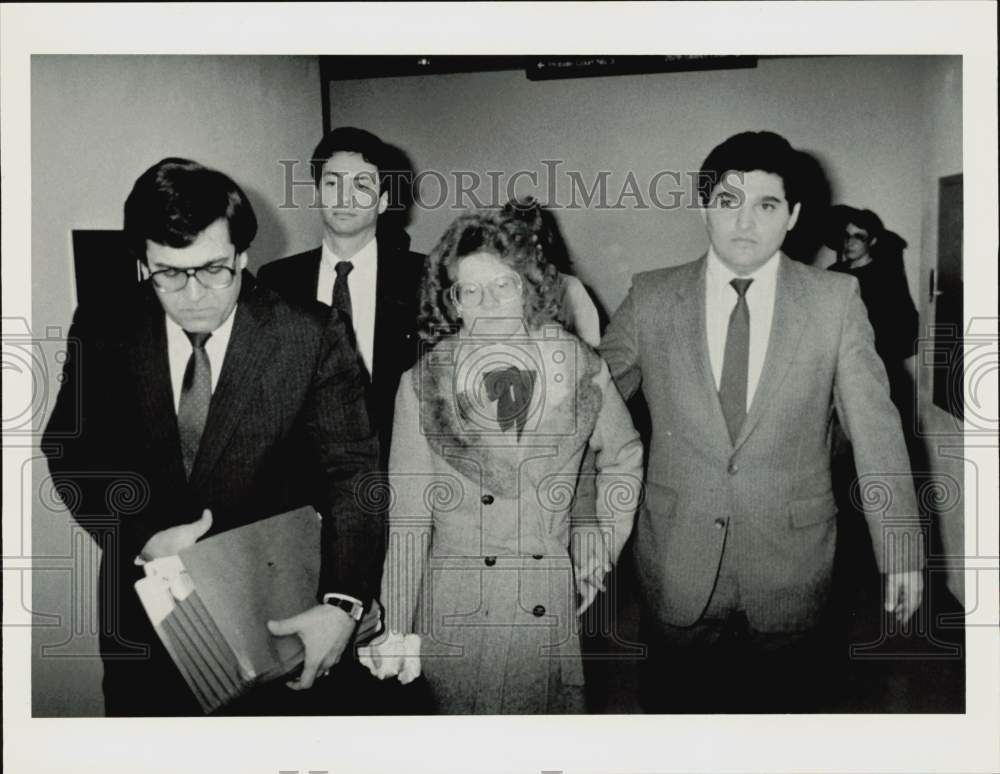 Press Photo Patsy Lopez, attorneys and husband in courtroom corridor.- Historic Images