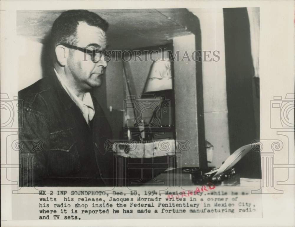 1954 Press Photo Jacques Mornadr awaits release from Penitentiary in Mexico.- Historic Images