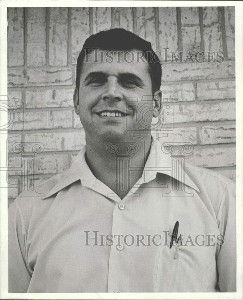 1971 Press Photo William C. Leverett, Pearland Council candidate. - hpa74970- Historic Images