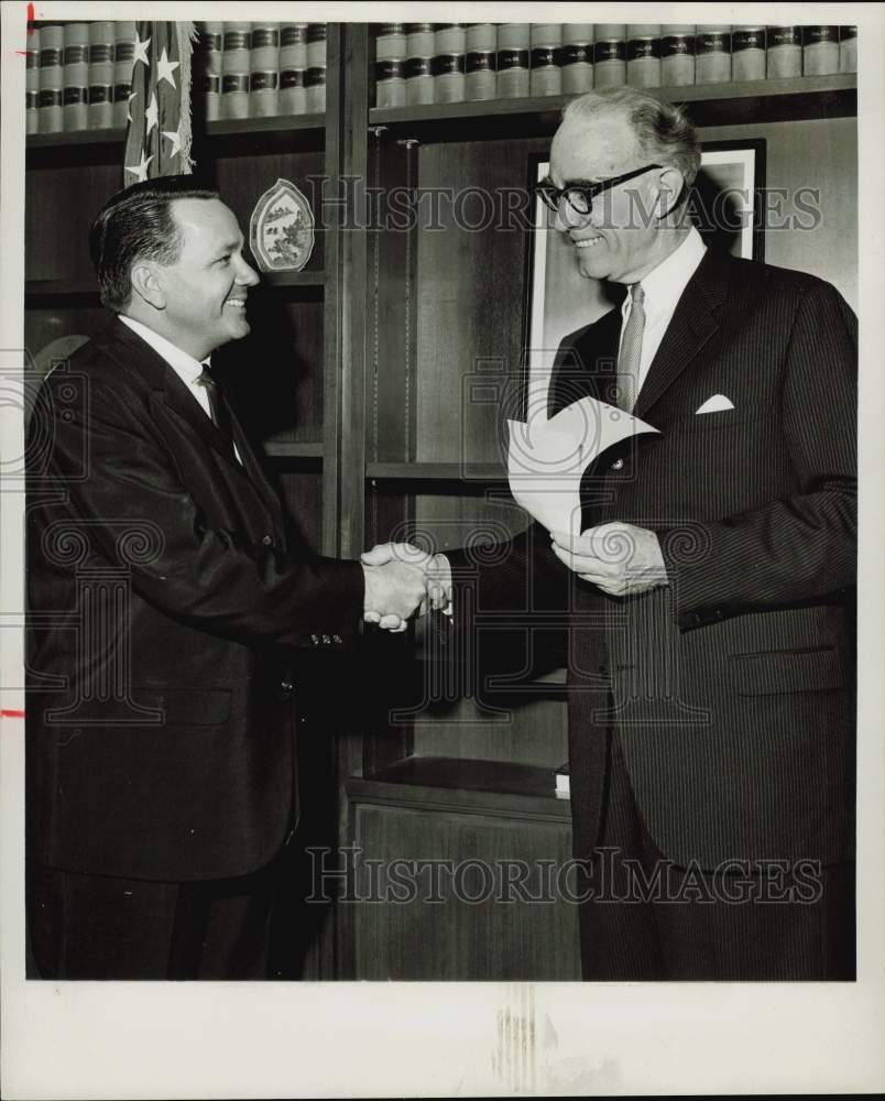 1966 Press Photo William Sherrill congratulated by James Noel at oath ceremony.- Historic Images