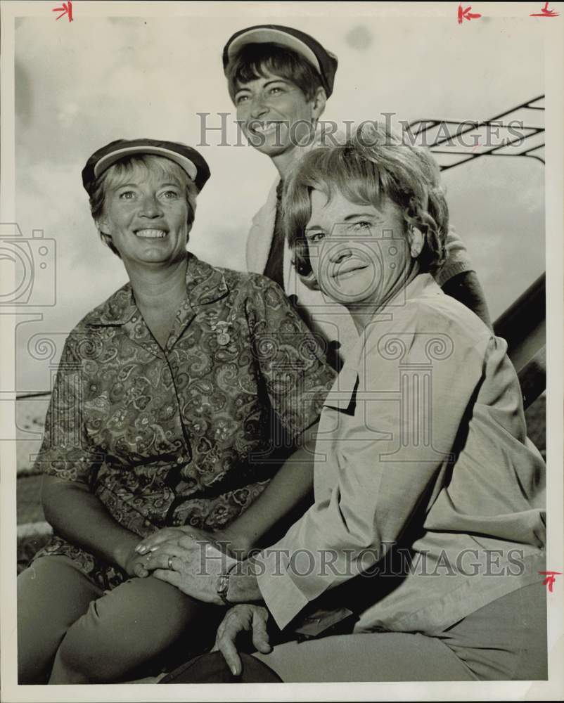 1967 Press Photo Mrs. Milton Littell and other Willowisp Country Club officers.- Historic Images