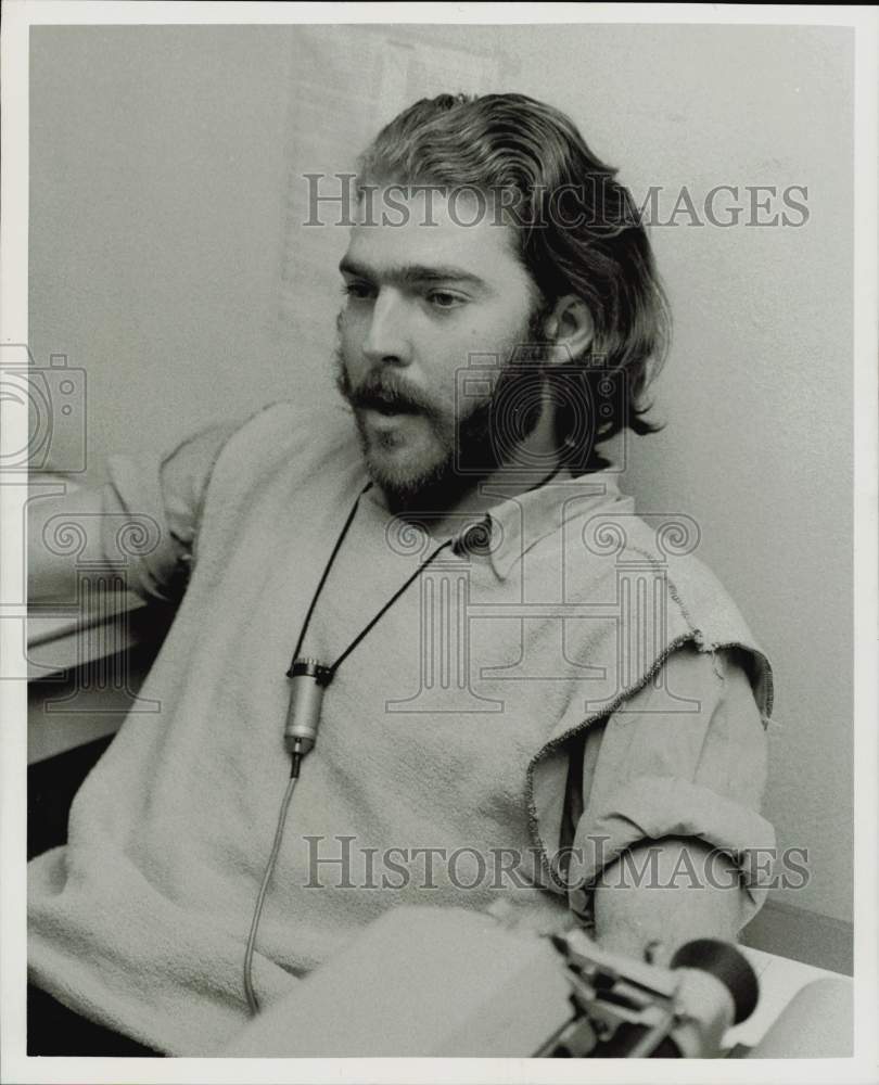 1972 Press Photo Donald Lee McKinney, charged with murder, questioned.- Historic Images