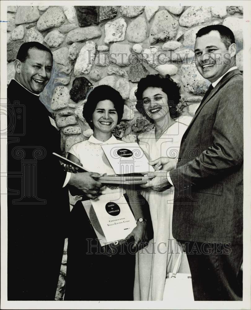 1962 Press Photo Edward Linsmier presents Learn-A-Language records to group.- Historic Images
