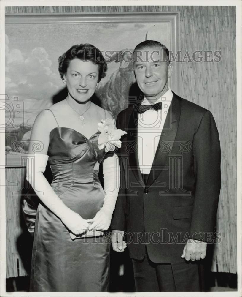 1957 Press Photo Author Tom Lea, wife attend dinner and exhibit in El Paso.- Historic Images