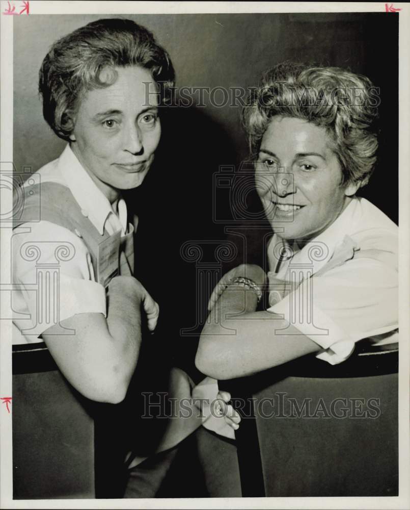 1967 Press Photo Mmes. T.B. Drisdale and Sam Levy at San Antonio awards event.- Historic Images