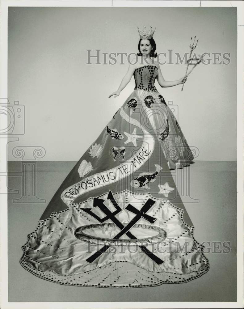 1965 Press Photo Mary Kathryn Lynch, Court of Venice Duchess at San Antonio fest- Historic Images