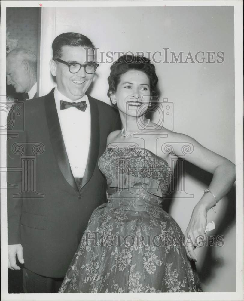 1960 Press Photo A.T. Leveridge, Houston attorney and wife Mary Ann attend party- Historic Images