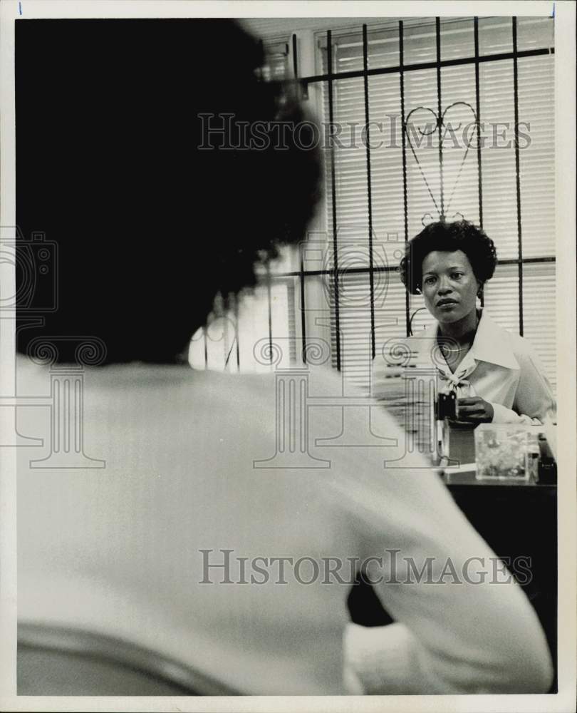 1975 Press Photo Beverly Lyle, Minority Women Employment Service director.- Historic Images