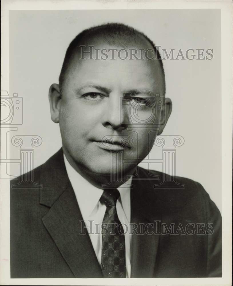 1963 Press Photo John W. Spence, secretary of Pure Oil Company - hpa75729- Historic Images
