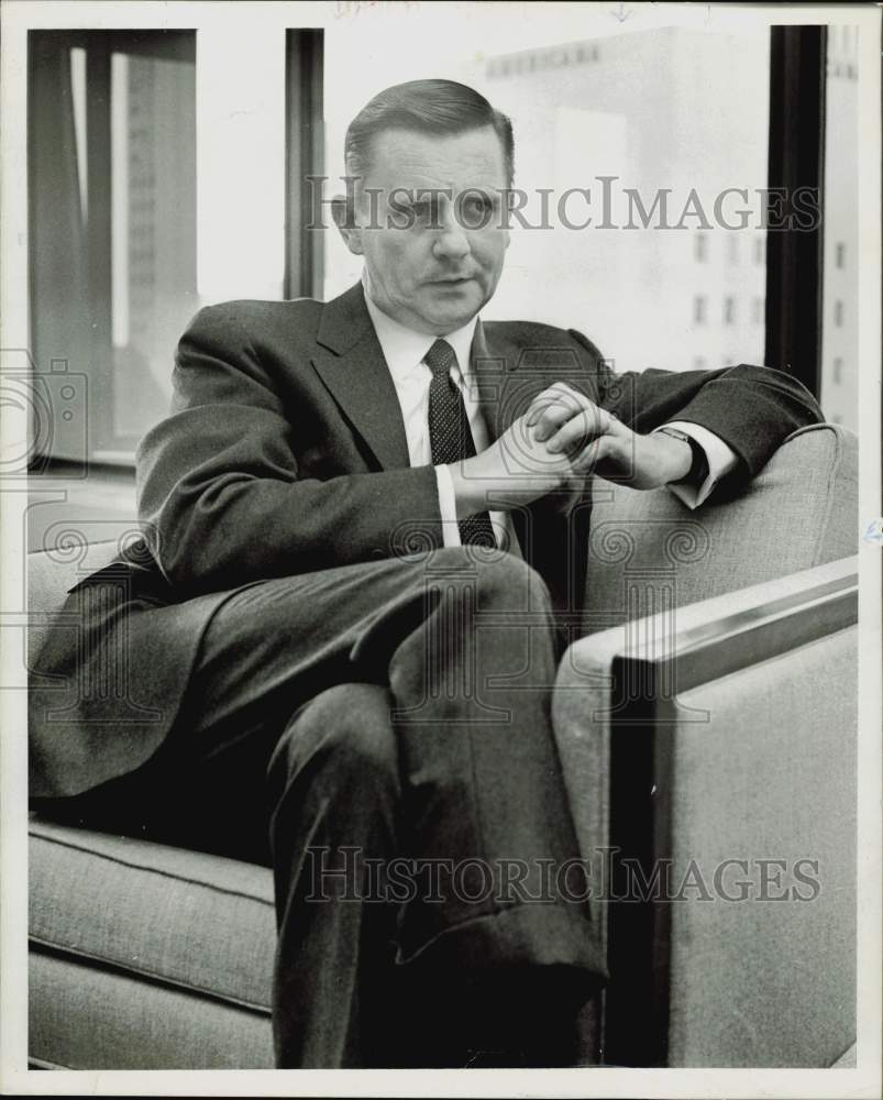 1969 Press Photo Doyle Mize, business executive, in his office. - hpa75836- Historic Images
